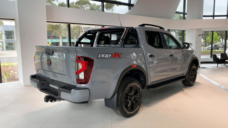 Ảnh thực tế Nissan Navara 2021 tại đại lý ở Úc