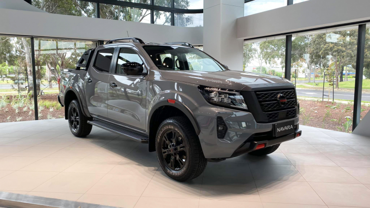 Ảnh thực tế Nissan Navara 2021 tại đại lý ở Úc