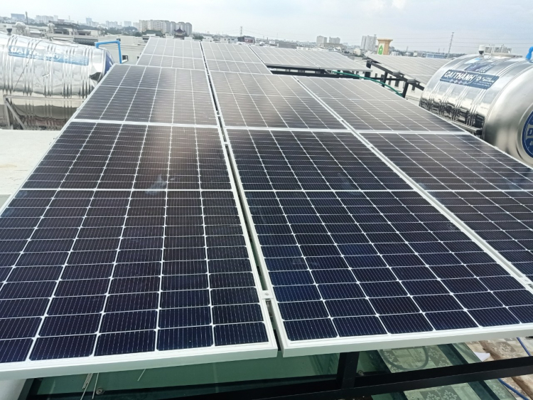 Bán lẻ tấm pin Qcells 430 wp & lắp đặt hệ thống điện mặt trời trên mái nối lưới.