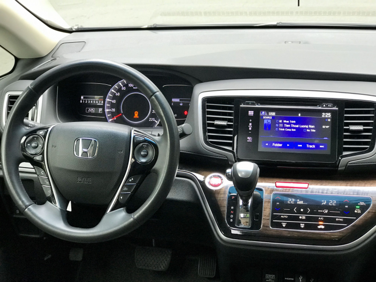 Sử dụng gần 5 năm, Honda Odyssey vẫn “có giá” hơn Kia Sedona máy dầu mới Sử dụng gần 5 năm, Honda Odyssey vẫn “có giá” hơn Kia Sedona máy dầu mới