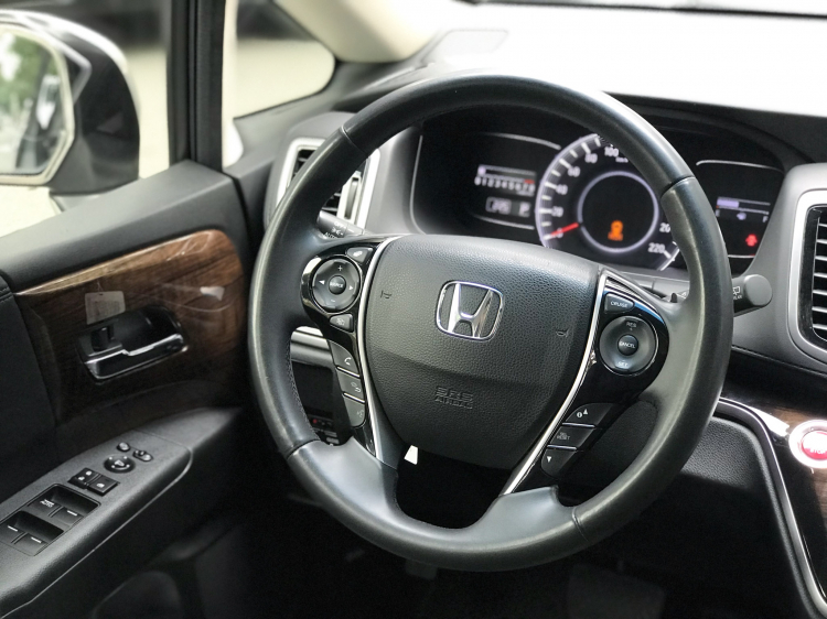 Sử dụng gần 5 năm, Honda Odyssey vẫn “có giá” hơn Kia Sedona máy dầu mới Sử dụng gần 5 năm, Honda Odyssey vẫn “có giá” hơn Kia Sedona máy dầu mới