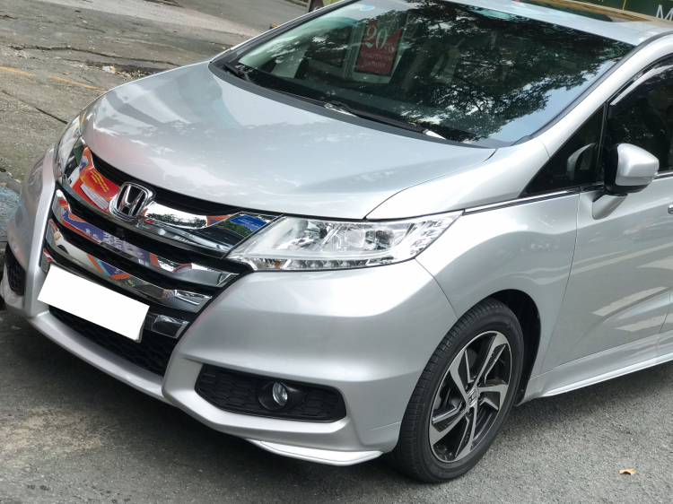 Sử dụng gần 5 năm, Honda Odyssey vẫn “có giá” hơn Kia Sedona máy dầu mới