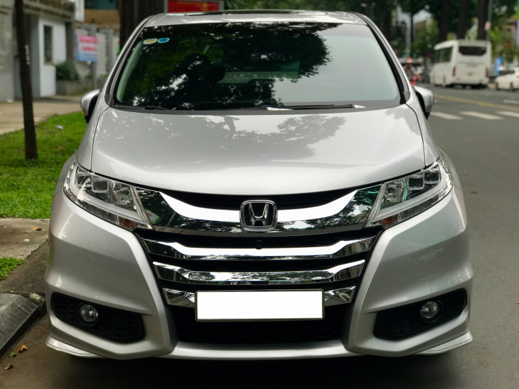 Sử dụng gần 5 năm, Honda Odyssey vẫn “có giá” hơn Kia Sedona máy dầu mới