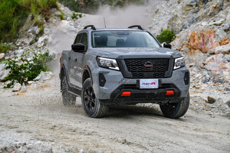 So sánh Nissan Navara 2021 phiên bản VL và PRO4X: Thay đổi để hoàn thiện hơn