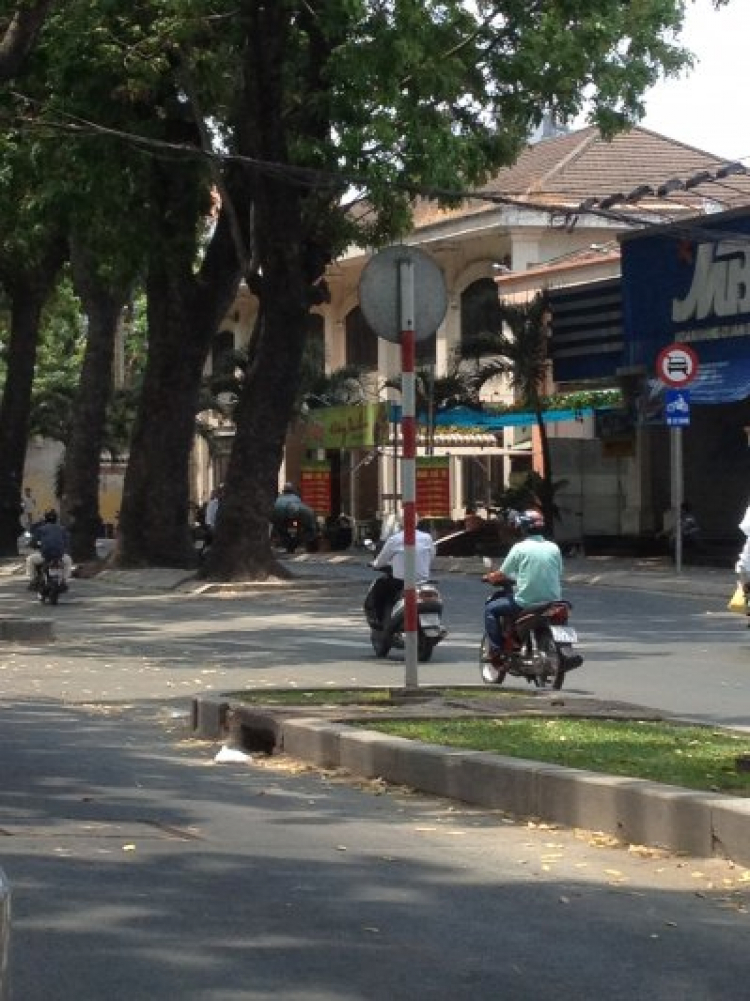 Tôn Đức Thắng rẽ phải Ng.H.Cảnh .