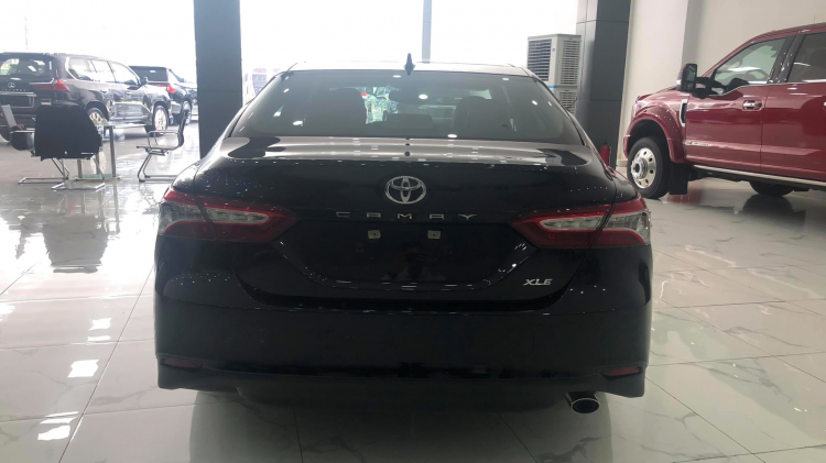 Cận cảnh Toyota Camry XLE 2020 nhập Mỹ hàng hiếm tại Việt Nam giá hơn 2,5 tỷ đồng: ai sẽ dám mua?