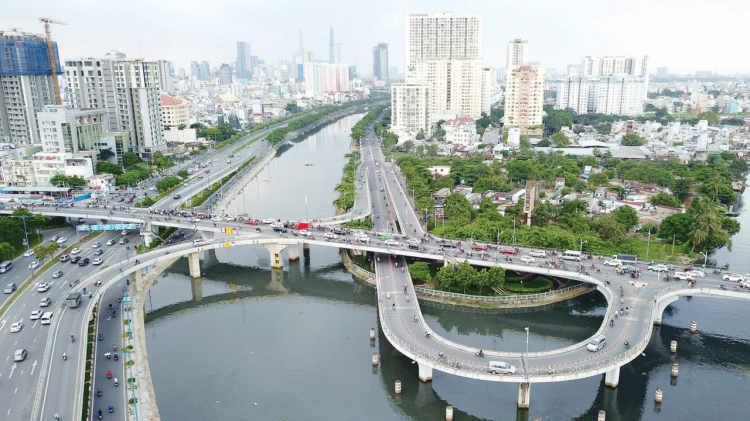 Cho em hỏi từ Nguyễn Văn Cừ có nhập làn ô tô trên Võ Văn Kiệt được không?