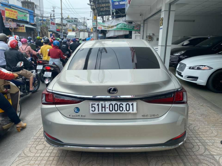 Bộ đôi của năm LEXUS ES250 - sx 2018 -  đk 2019