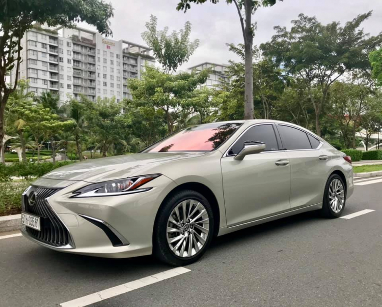 Bộ đôi của năm LEXUS ES250 - sx 2018 -  đk 2019