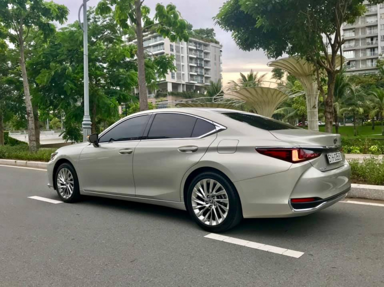 Bộ đôi của năm LEXUS ES250 - sx 2018 -  đk 2019