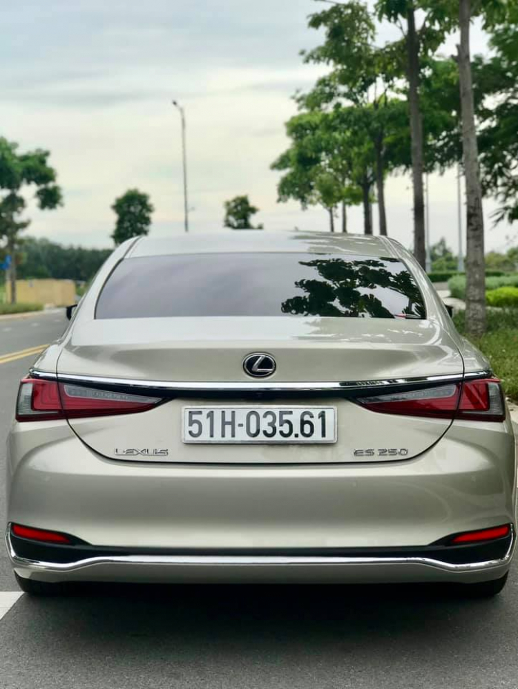 Bộ đôi của năm LEXUS ES250 - sx 2018 -  đk 2019