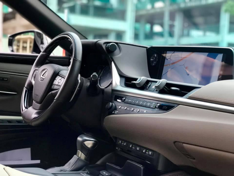 Bộ đôi của năm LEXUS ES250 - sx 2018 - đk 2019 Bộ đôi của năm LEXUS ES250 - sx 2018 - đk 2019