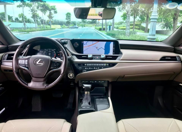 Bộ đôi của năm LEXUS ES250 - sx 2018 -  đk 2019