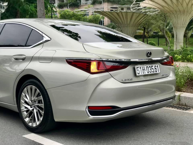 Bộ đôi của năm LEXUS ES250 - sx 2018 -  đk 2019