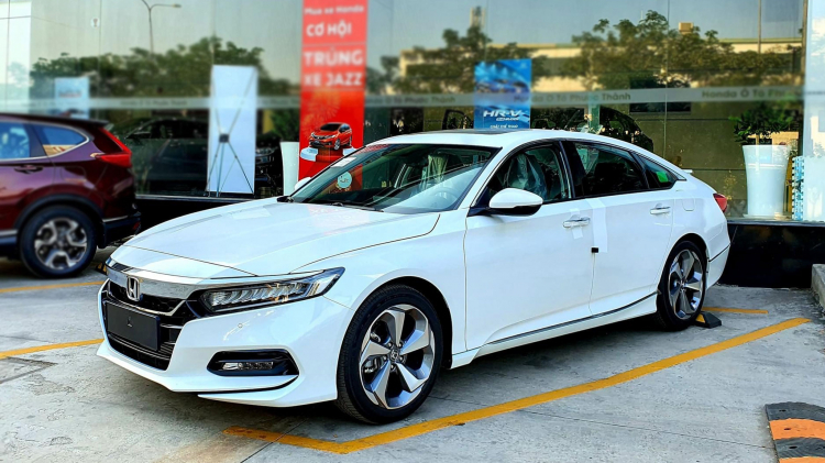 Xả hàng tồn, đại lý giảm giá 150 triệu đồng cho Honda Accord