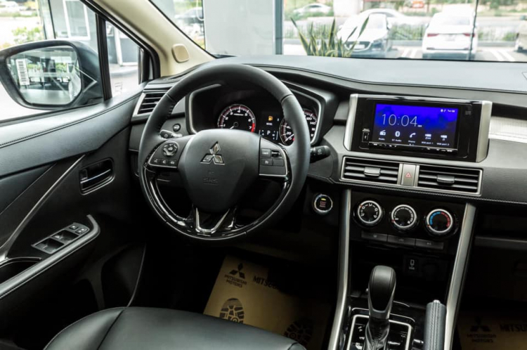 Mitsubishi Xpander ưu đãi 50% phí trước bạ cho cả bản nhập