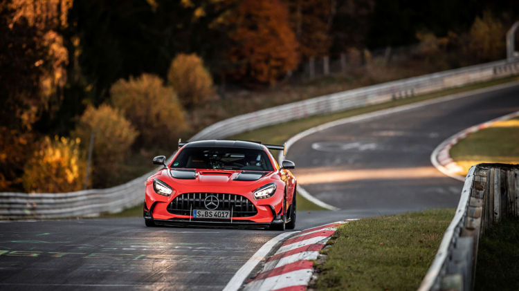 Mercedes-AMG GT Black Series 2021 soán ngôi “thần gió” Lamborghini Aventador SVJ ở Nurburgring