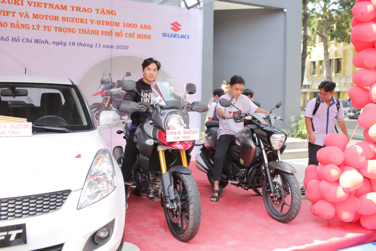 Suzuki Việt Nam tài trợ xe Suzuki Swift và V-Strom 1000 cho các trường Đại Học, Cao Đẳng