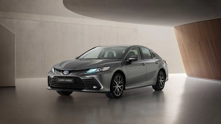 Toyota Camry 2021 ra mắt ở châu Âu, bao giờ về Việt Nam?