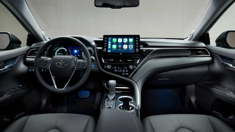 Toyota Camry 2021 ra mắt ở châu Âu, bao giờ về Việt Nam?