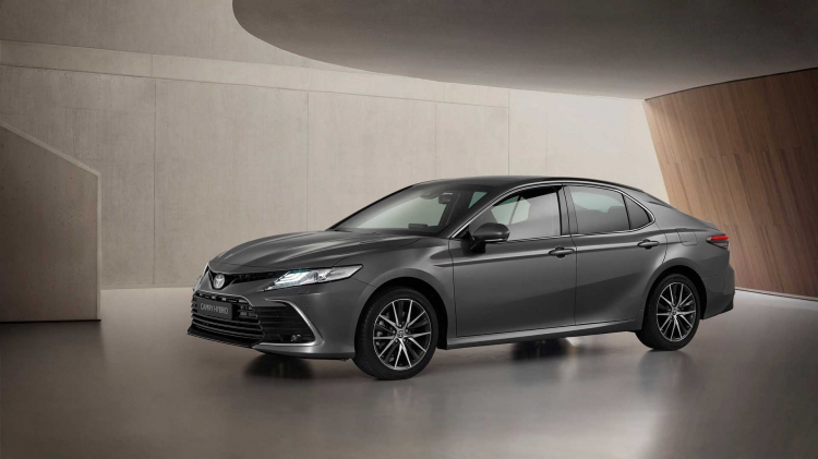 Toyota Camry 2021 ra mắt ở châu Âu, bao giờ về Việt Nam?