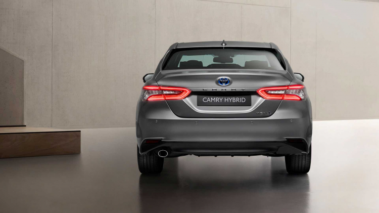 Toyota Camry 2021 ra mắt ở châu Âu, bao giờ về Việt Nam?