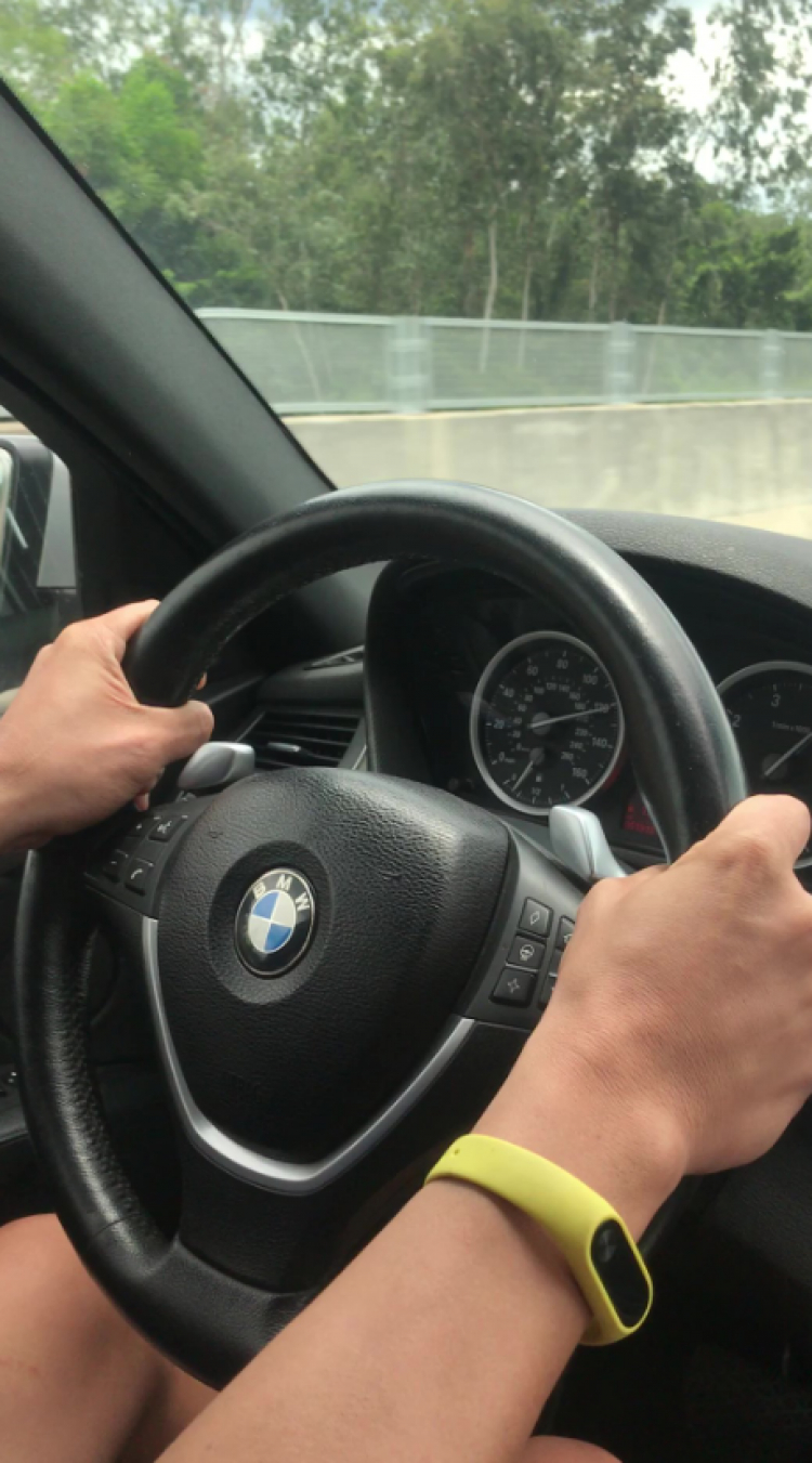 Chạy xe BMW tốc độ 223km/h trên cao tốc vì vội đi ăn cưới và thấy đường đẹp
