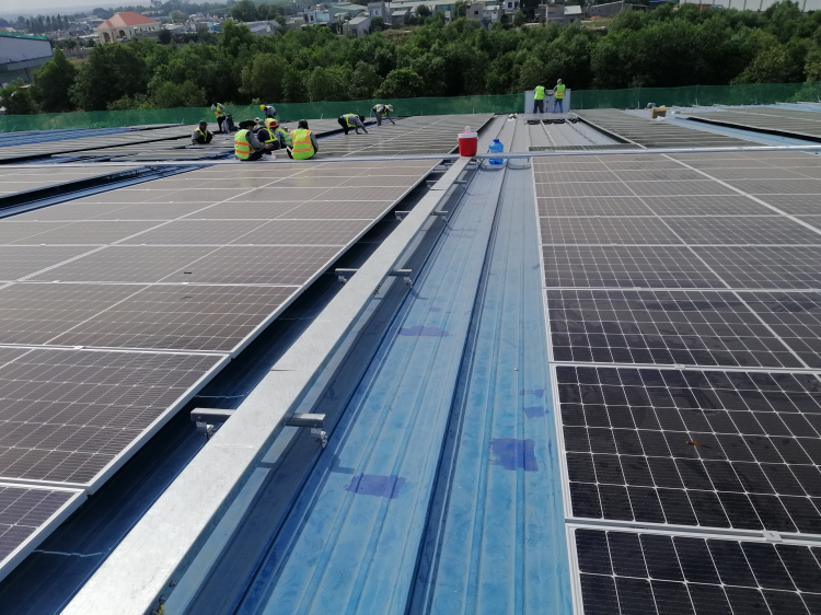 Lắp điện mặt trời mái nhà xưởng có hiệu quả? Lắp điện mặt trời mái nhà xưởng có hiệu quả?