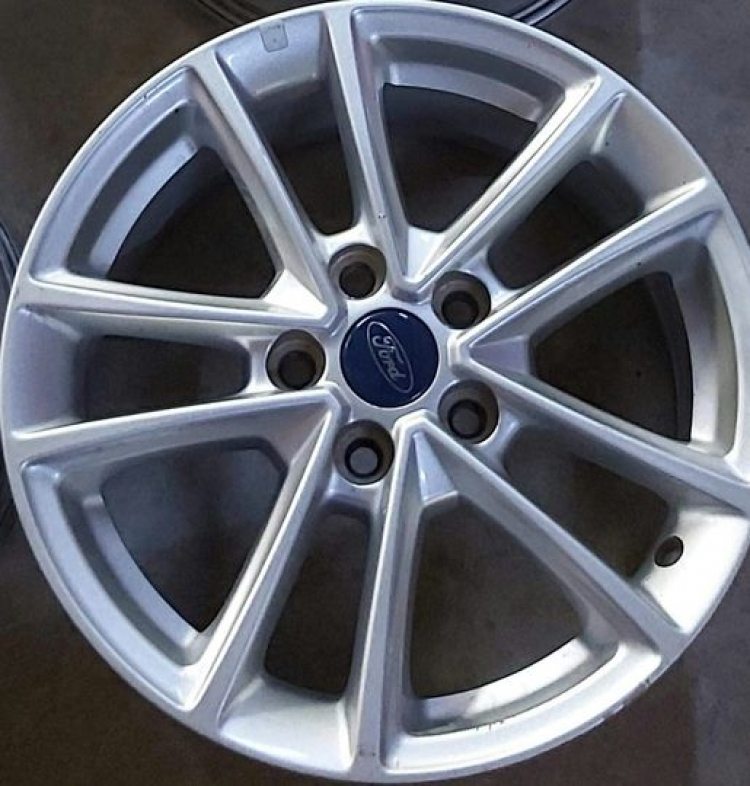 Thanh lý 1 bộ mâm Ford Focus Trend zin 16inch Thanh lý 1 bộ mâm Ford Focus Trend zin 16inch