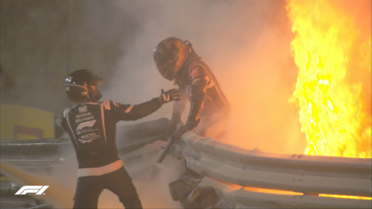 Xe đua F1 của Haas bốc cháy dữ dội ở lượt trận Bahrain GP