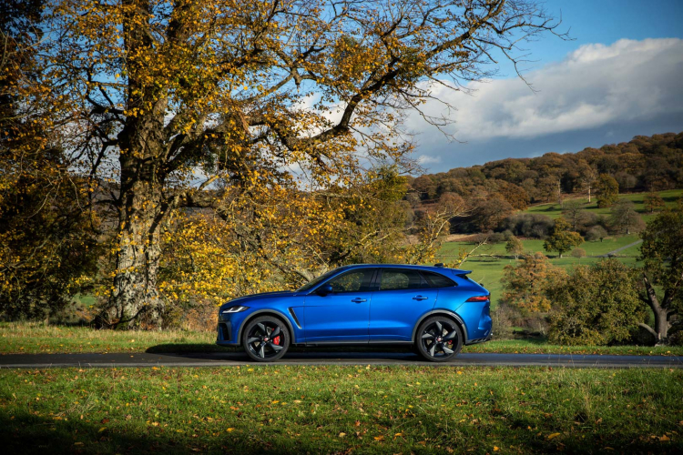 Jaguar F-Pace SVR 2021 ra mắt: thêm hiệu suất, thêm phá cách