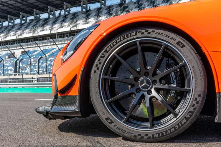 Mercedes-AMG GT Black Series 2021 báo giá từ 325.000 USD tại Mỹ