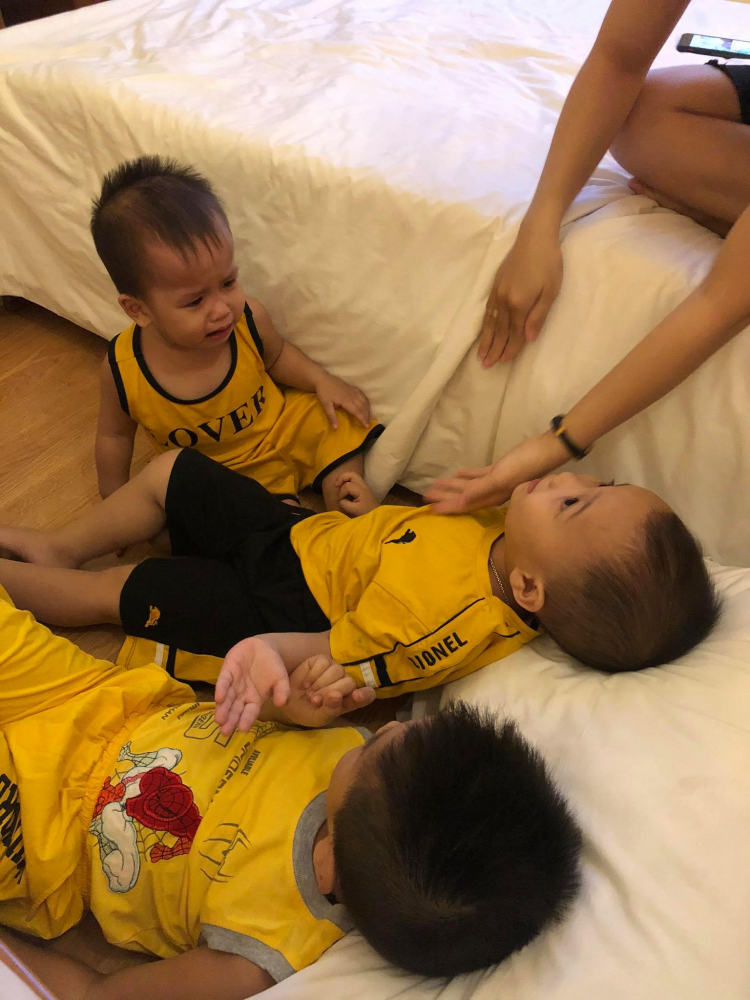 Ám ảnh chuyến đi “bão táp” vì chuyện tâm linh của 3 mẹ bỉm và 4 nhóc tì Ám ảnh chuyến đi “bão táp” vì chuyện tâm linh của 3 mẹ bỉm và 4 nhóc tì