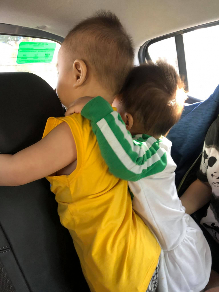 Ám ảnh chuyến đi “bão táp” vì chuyện tâm linh của 3 mẹ bỉm và 4 nhóc tì Ám ảnh chuyến đi “bão táp” vì chuyện tâm linh của 3 mẹ bỉm và 4 nhóc tì