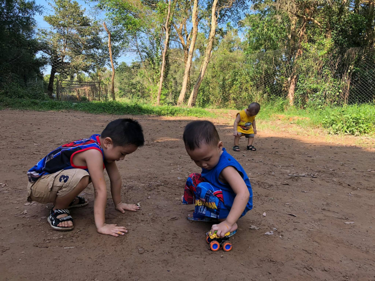 Ám ảnh chuyến đi “bão táp” vì chuyện tâm linh của 3 mẹ bỉm và 4 nhóc tì Ám ảnh chuyến đi “bão táp” vì chuyện tâm linh của 3 mẹ bỉm và 4 nhóc tì