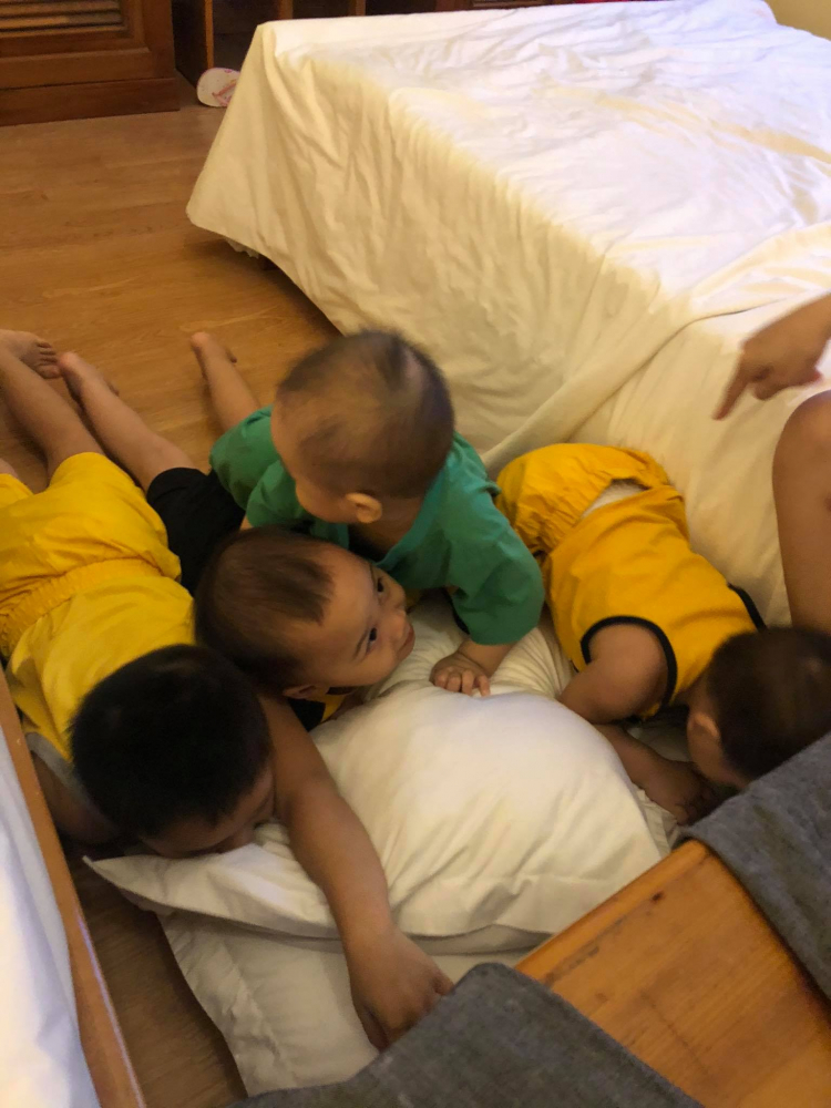 Ám ảnh chuyến đi “bão táp” vì chuyện tâm linh của 3 mẹ bỉm và 4 nhóc tì Ám ảnh chuyến đi “bão táp” vì chuyện tâm linh của 3 mẹ bỉm và 4 nhóc tì
