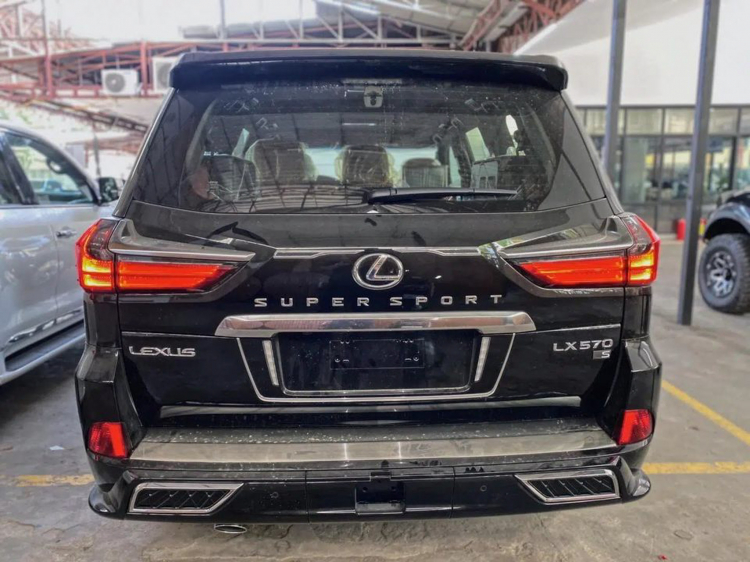 Lexus LX 570 phiên bản Super Sport S 2021 nhập Trung Đông về Việt Nam, giá 9 tỷ đồng