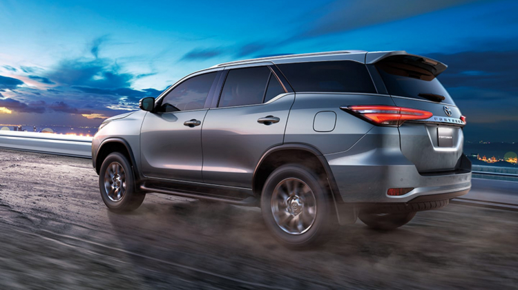 Toyota vẫn duy trì máy xăng V6 4.0L cho Fortuner 2021 tại Trung Đông