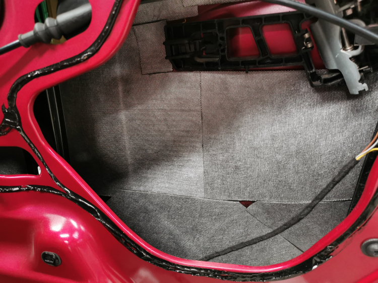 Ford Ecosport độ âm thanh siêu xe Ferrari made in Italy.