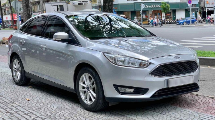 Nên chọn Ford Focus 2.0 titanium 2014 hay Focus Trend 2017, 2018?