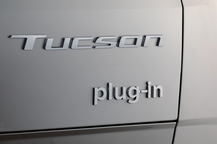 Hyundai Tucson 2021 ra mắt phiên bản plug-in-hybrid, sẵn sàng cạnh tranh Toyota RAV4