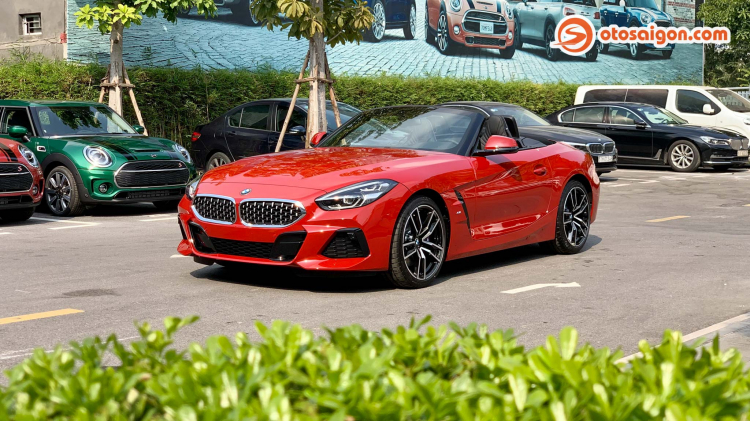 Vẻ đẹp BMW Z4 sDrive 30i M Sport có giá 3,3 tỷ đồng tại Việt Nam: sắc nét, thể thao và cá tính