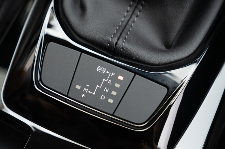 Ảnh chi tiết Peugeot 2008 phiên bản cao cấp GT Line có giá 829 triệu đồng: trang bị liệu có đáng tiền?