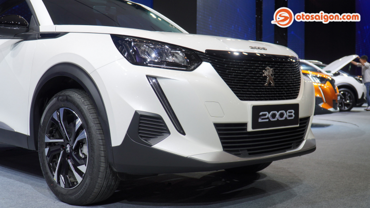 Cận cảnh Peugeot 2008 tiêu chuẩn giá 739 triệu đồng vừa ra mắt: trang bị có hợp lý để xuống tiền?