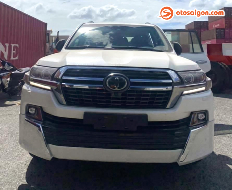 Toyota Land Cruiser VXS Executive Lounge 2021 về Việt Nam, giá hơn 6,5 tỷ đồng