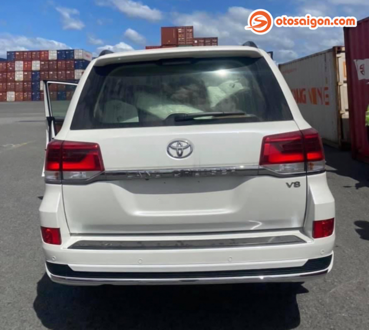 Toyota Land Cruiser VXS Executive Lounge 2021 về Việt Nam, giá hơn 6,5 tỷ đồng