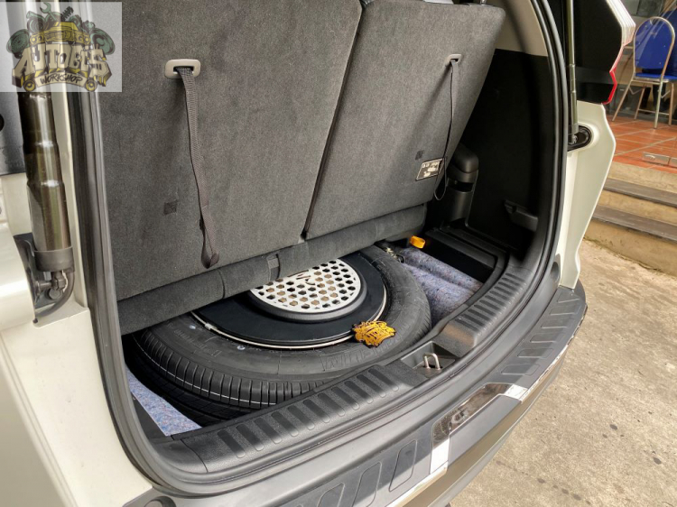 Honda CRV độ âm thanh với thiết kế loa subwoofer trong bánh dự phòng