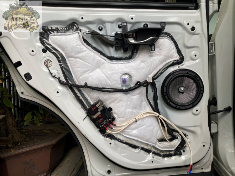 Honda CRV độ âm thanh với thiết kế loa subwoofer trong bánh dự phòng