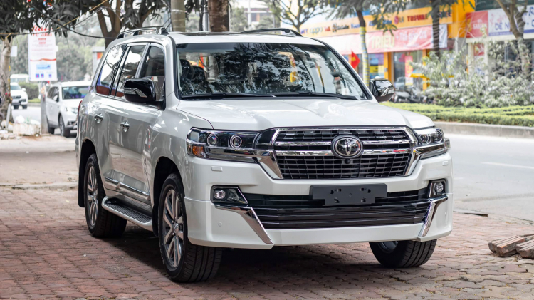 Cận cảnh Toyota Land Cruiser VXS Executive Lounge 2021: có gì mà giá tới hơn 6,5 tỷ đồng?