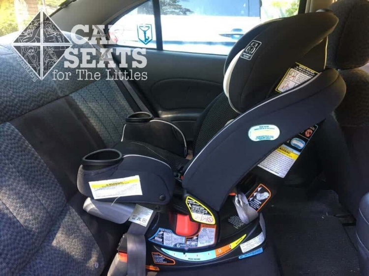 Ghế ngồi ô tô cho em bé?
